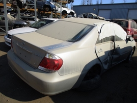 2005 TOYOTA CAMRY XLE SILVER 30L AT Z16431